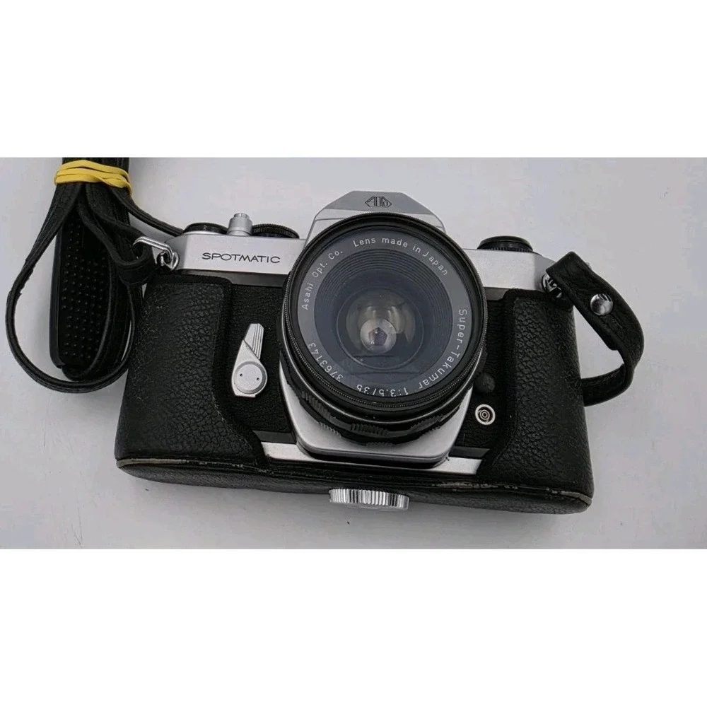 Asahi Pentax Spotmatic SP 35mm Film Camera Super Takumar 35mm f3.5 Lens Japan
